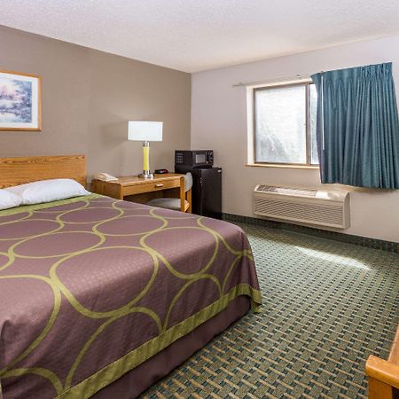 Super 8 By Wyndham St. Charles Hotel Saint Charles Bagian luar foto