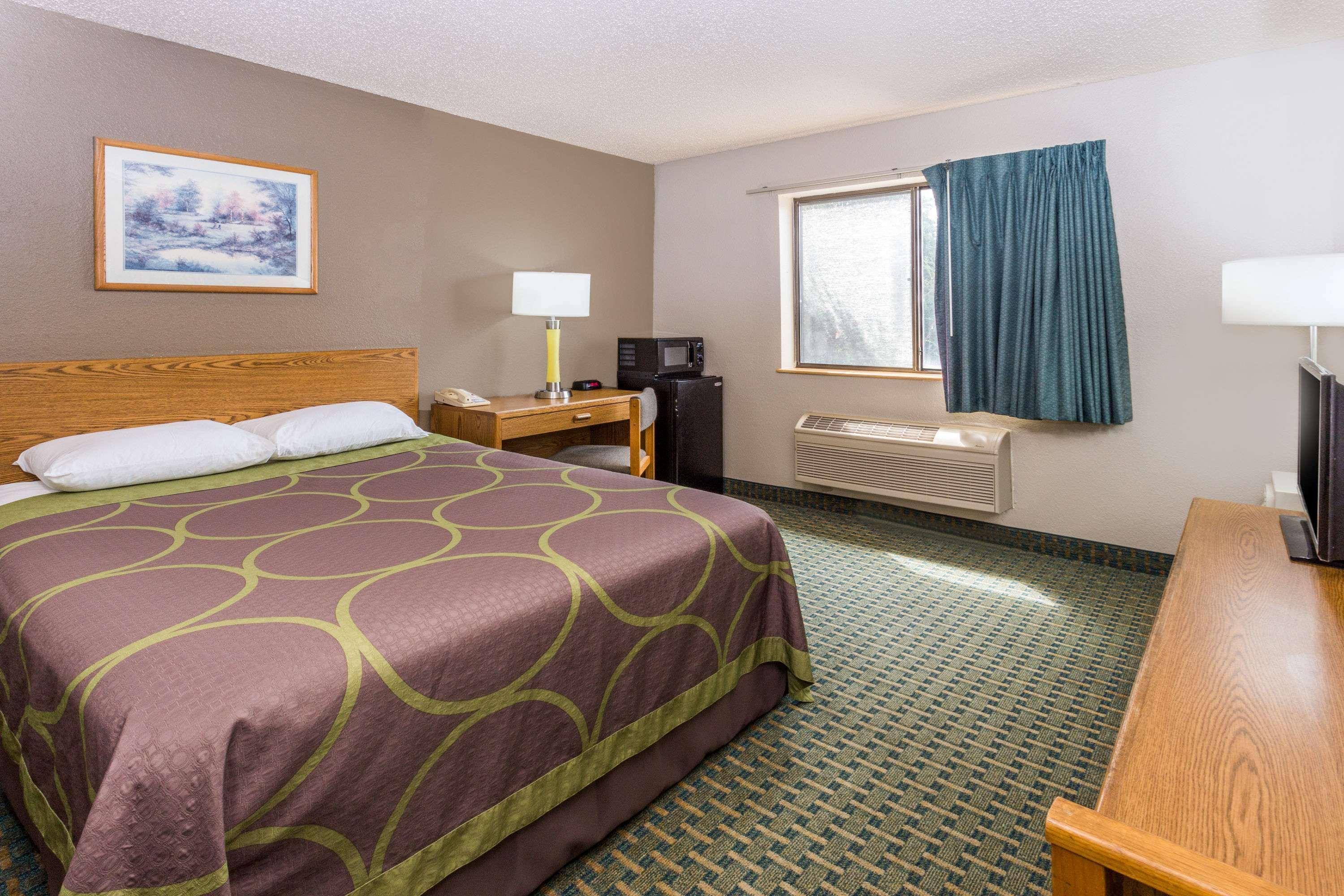 Super 8 By Wyndham St. Charles Hotel Saint Charles Bagian luar foto