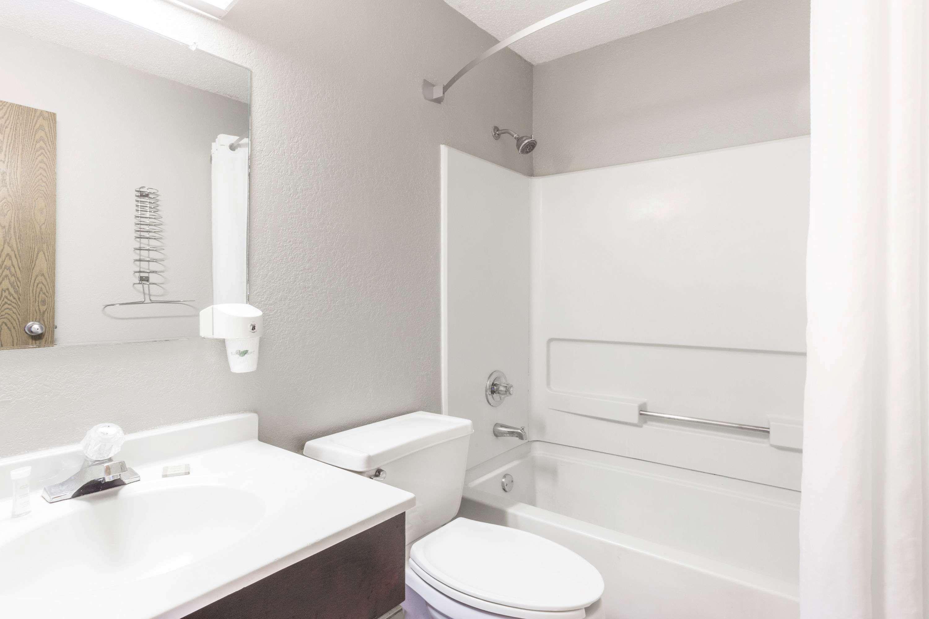 Super 8 By Wyndham St. Charles Hotel Saint Charles Bagian luar foto