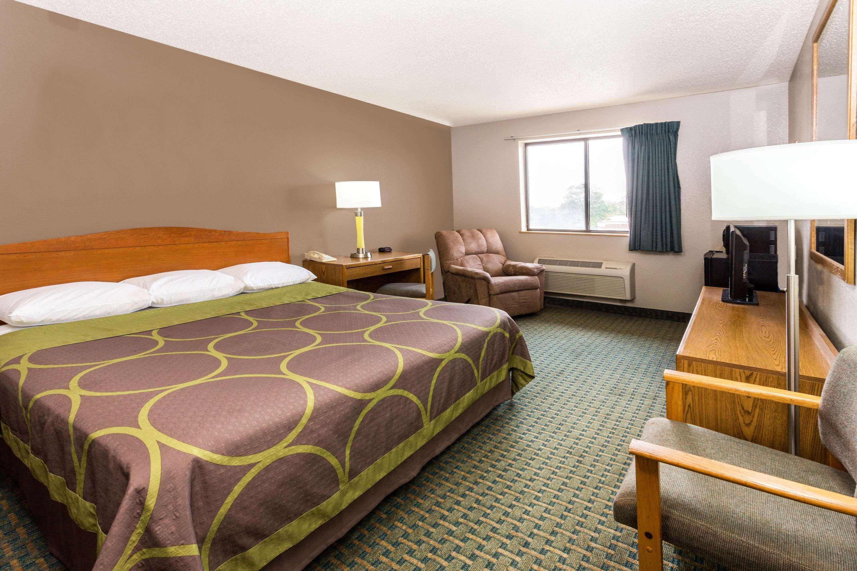 Super 8 By Wyndham St. Charles Hotel Saint Charles Bagian luar foto
