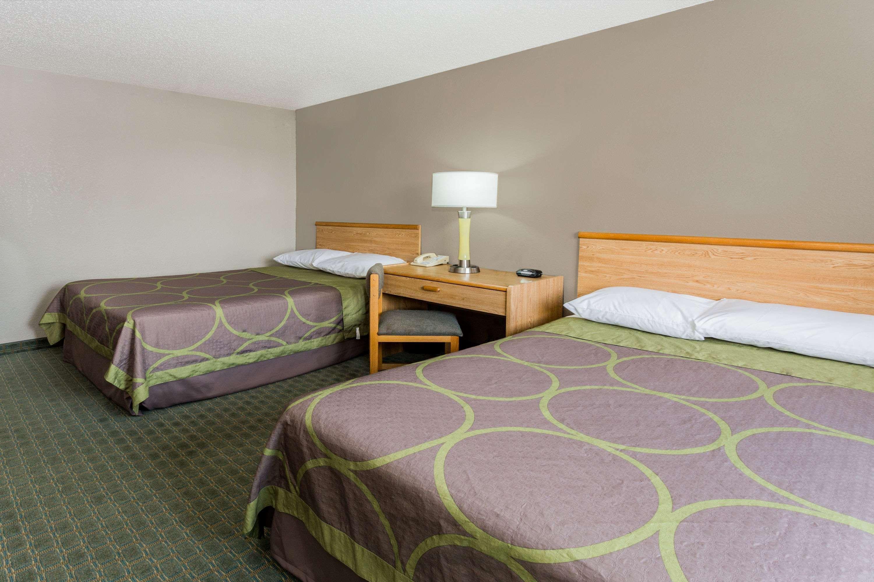 Super 8 By Wyndham St. Charles Hotel Saint Charles Bagian luar foto