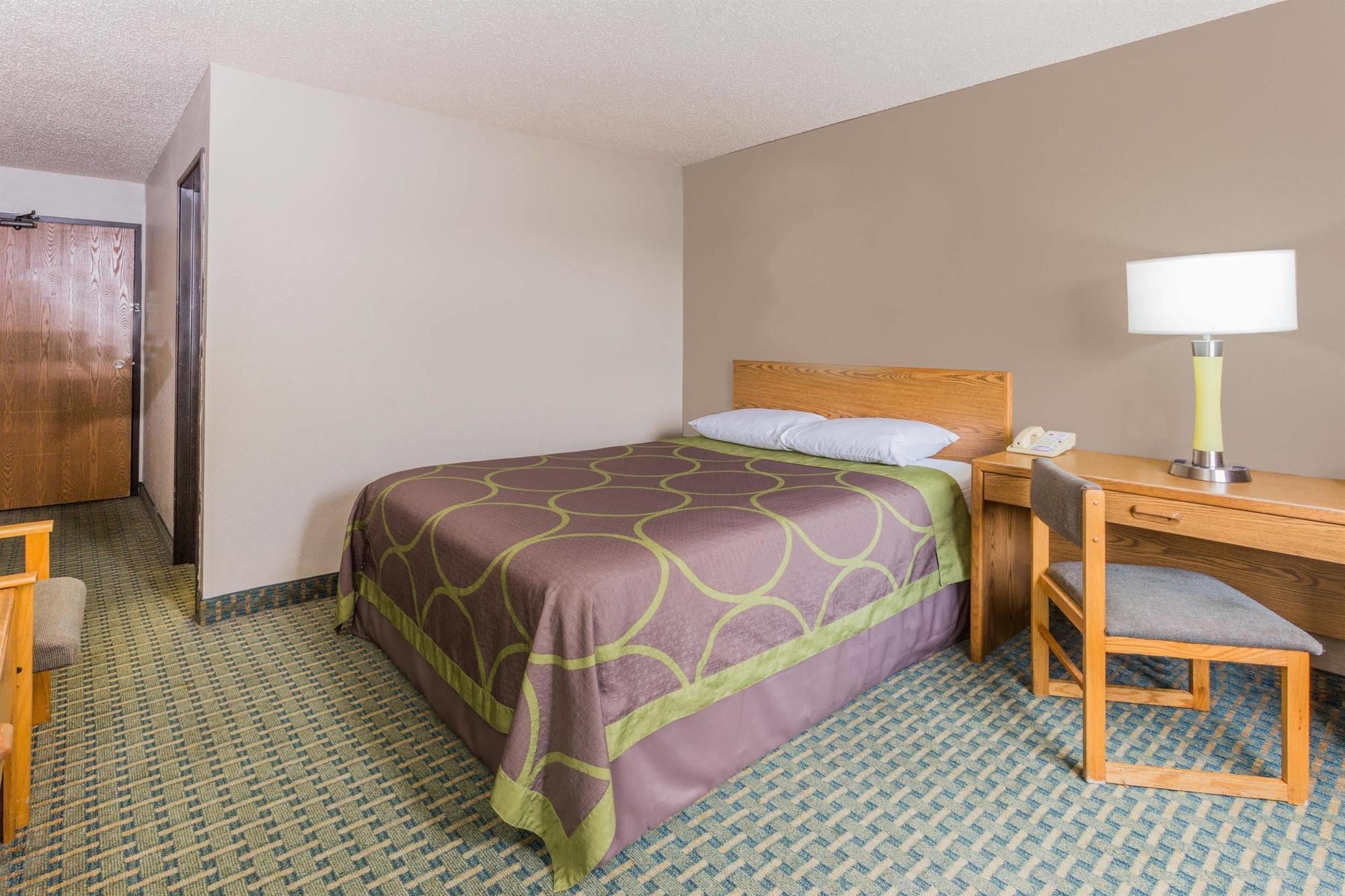 Super 8 By Wyndham St. Charles Hotel Saint Charles Bagian luar foto