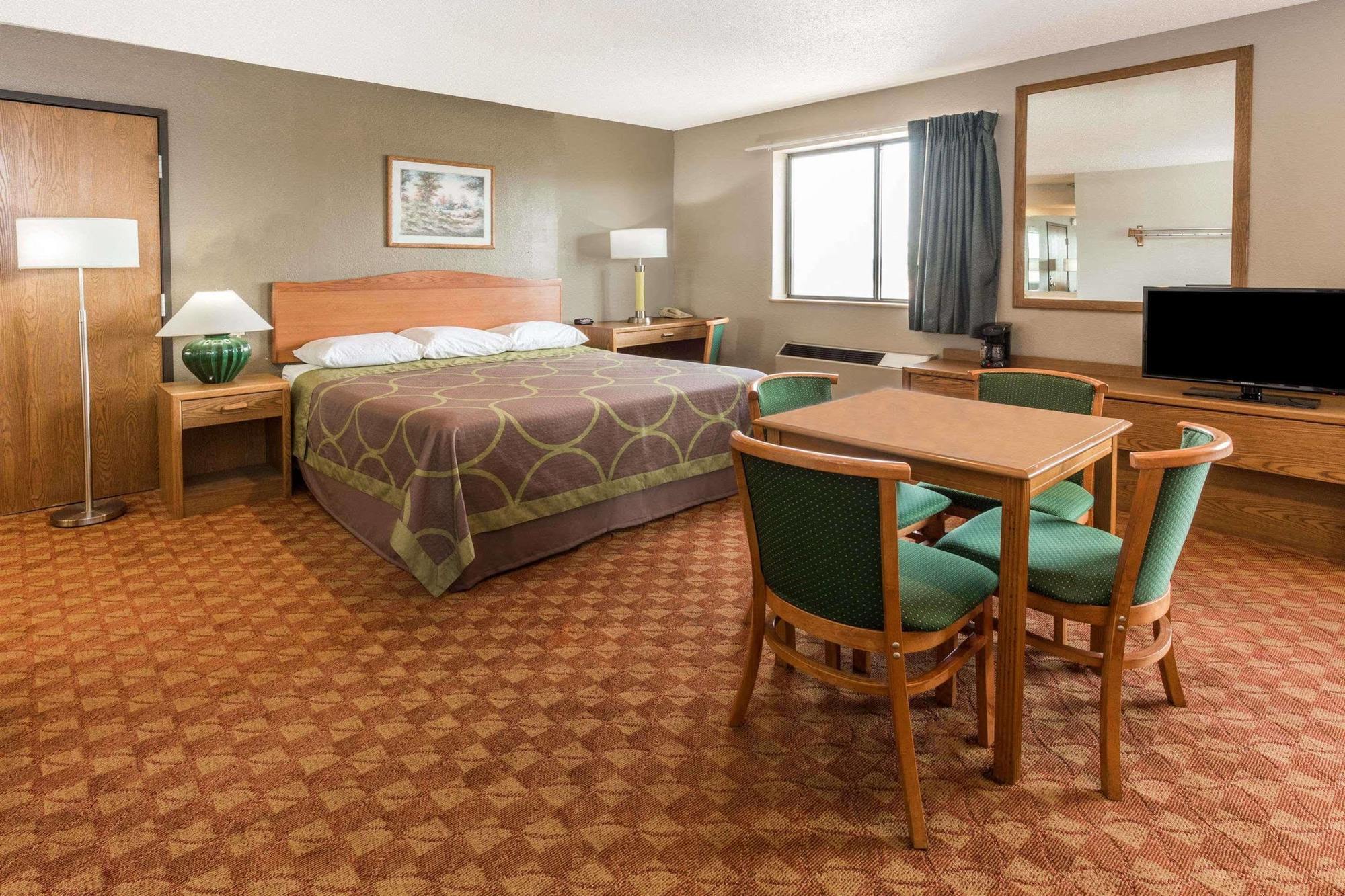 Super 8 By Wyndham St. Charles Hotel Saint Charles Bagian luar foto